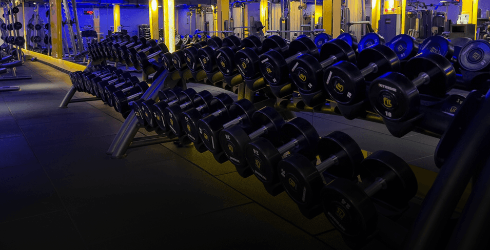 Area de Peso livre de uma academia Smart Fit