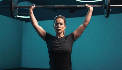 Alunos em aula de Body Pump na Smart Fit