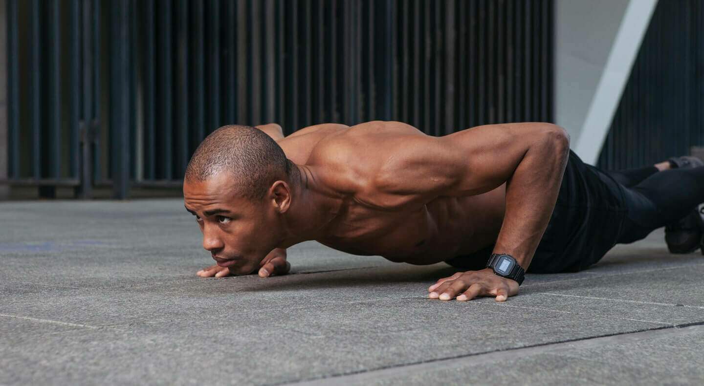 Flexão de braço: como fazer? Quais os benefícios? - Fitness - Smart Fit News Flexão de braço: como fazer? Quais os benefícios? - Fitness - Smart Fit News