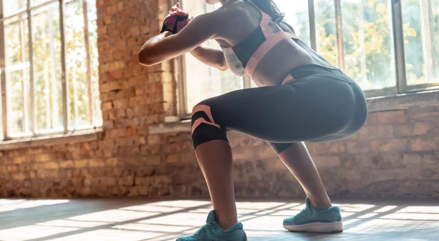 treino para levantar o bumbum - agachamento