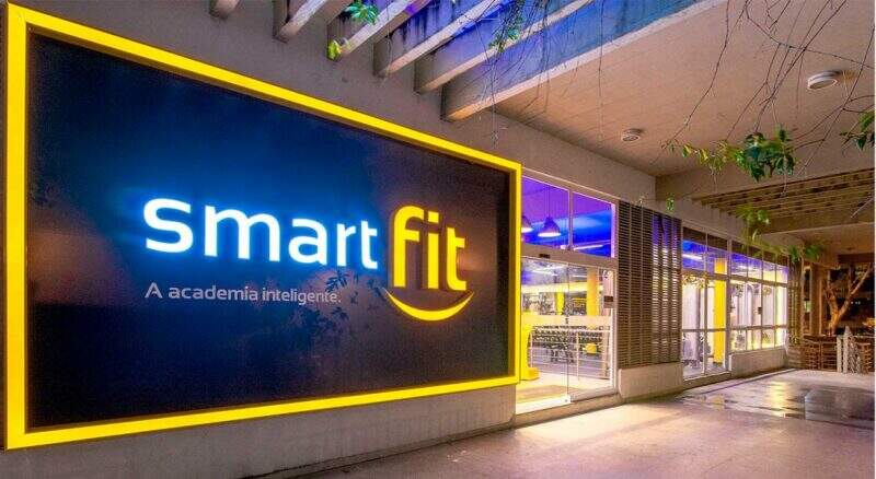 Novos treinos HIT em bike e elíptico da Smart Fit