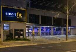 tem estacionamendo na Smart Fit