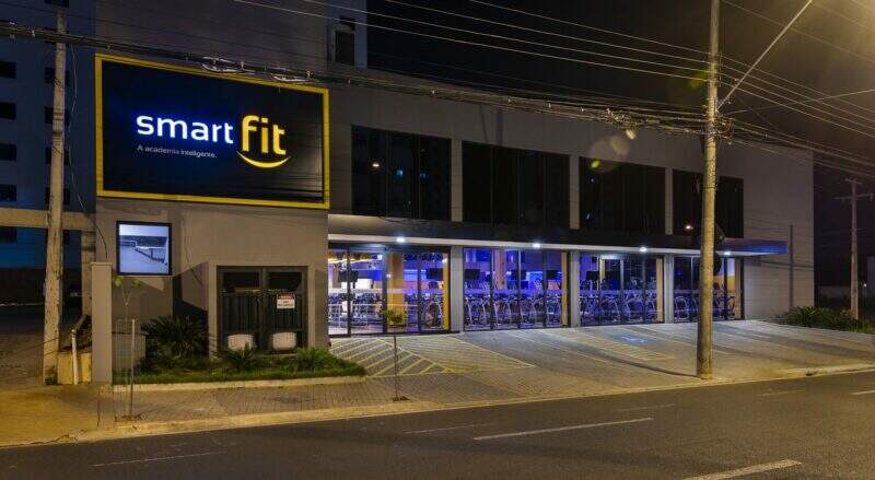 tem estacionamendo na Smart Fit