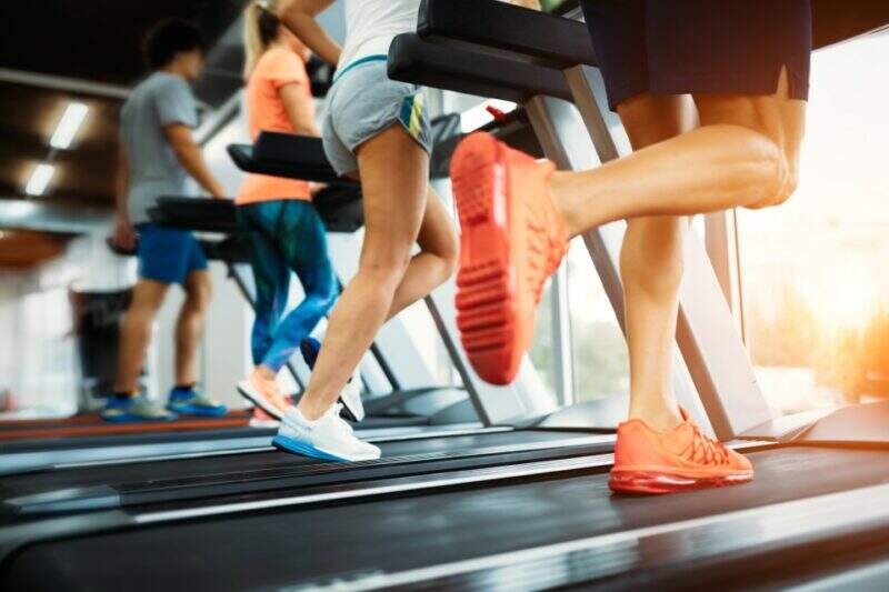 vantagens de correr na esteira
