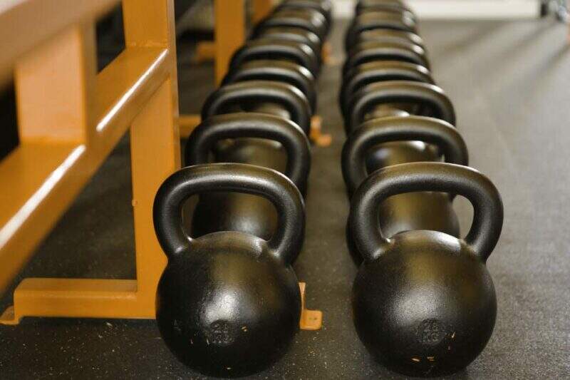 Melhores exercícios com kettlebell para incluir no seu treino