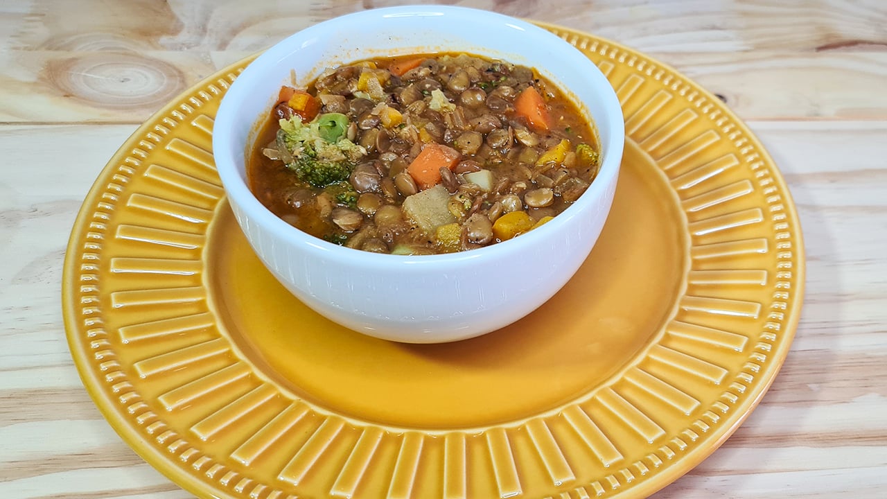 Sopa de lentilha com legumes