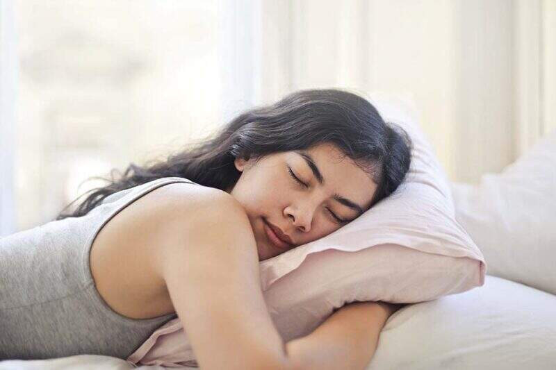 Imagem mostra mulher dormindo