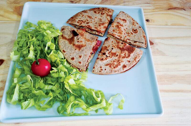 Quesadilla de queijo com tomate 